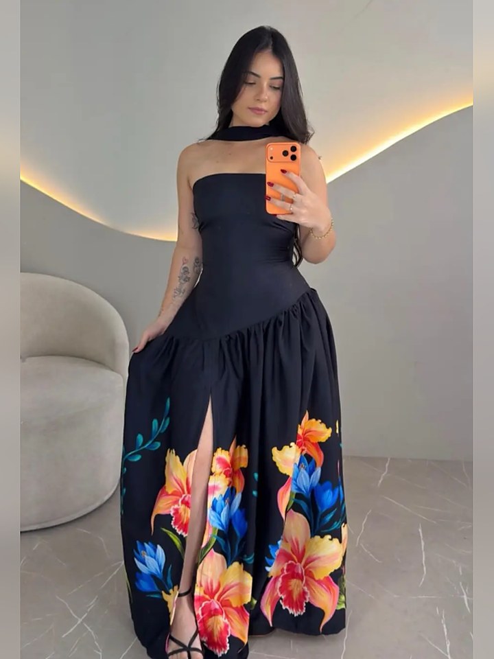 Vestido midi preto com barra floral